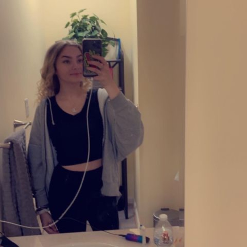 Meet your Posher, Chloe